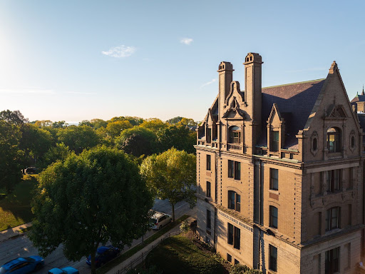 Living in the Heart of It All: The Ultimate Guide to Milwaukee’s East Side Retirement Eastcastle Place